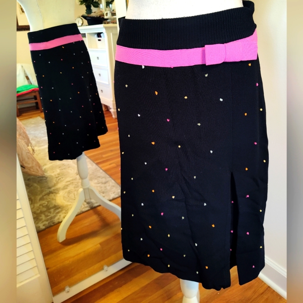 Knit skirt with embroidered dots